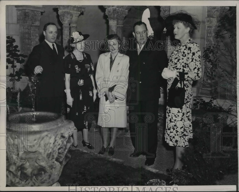 1946 Press Photo General Tryvgve Lie, James Roiner, Mrs. James Girl, Wylie - Historic Images