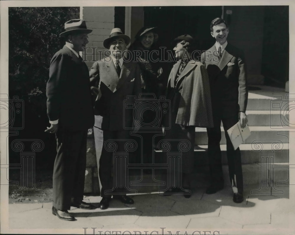 1936 Press Photo Gov. and Mrs. Alf Landon, Mr. &amp; Mrs. Paul Block and son - Historic Images