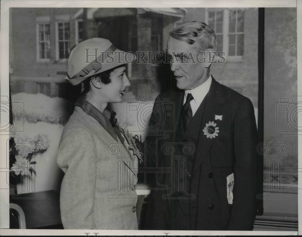 1936 Kansas Senator Arthur Kapper Greets Peggy Ann Landon - Historic Images