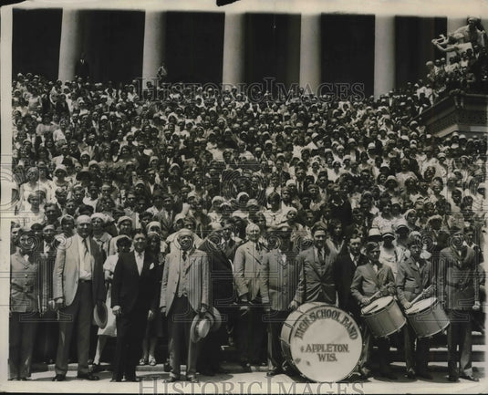 1930 Wis. schoolchildren get diplomas on Capitol steps Sen LaFolette-Historic Images