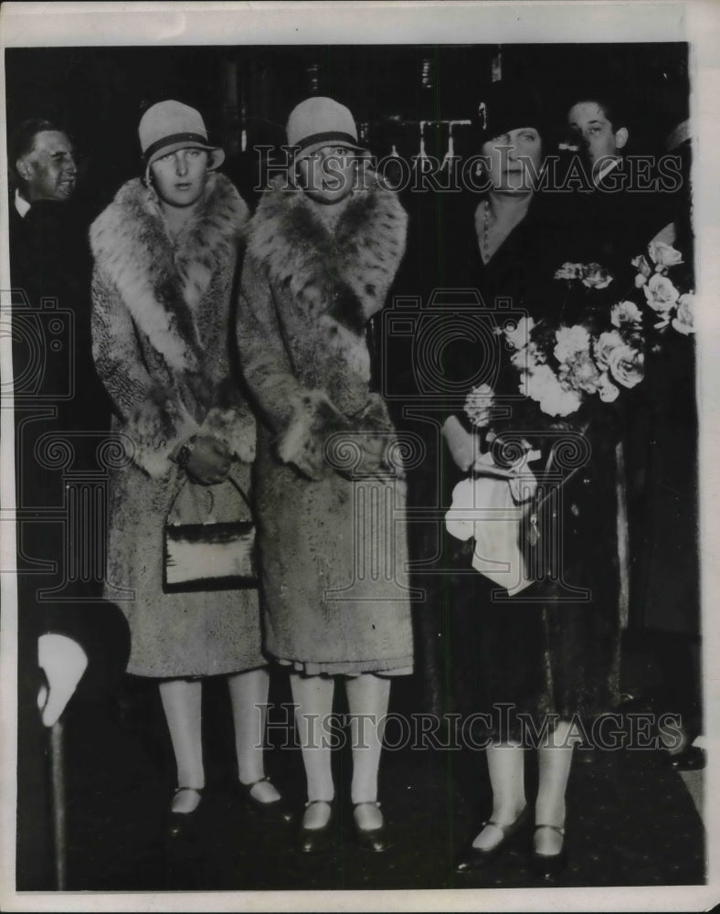 1929 Queen of Spain with Two Daughters-Historic Images