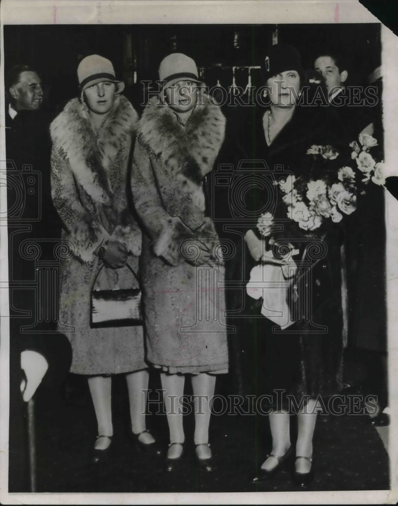 1929 The Queen of Spain &amp; her two daughters-Historic Images