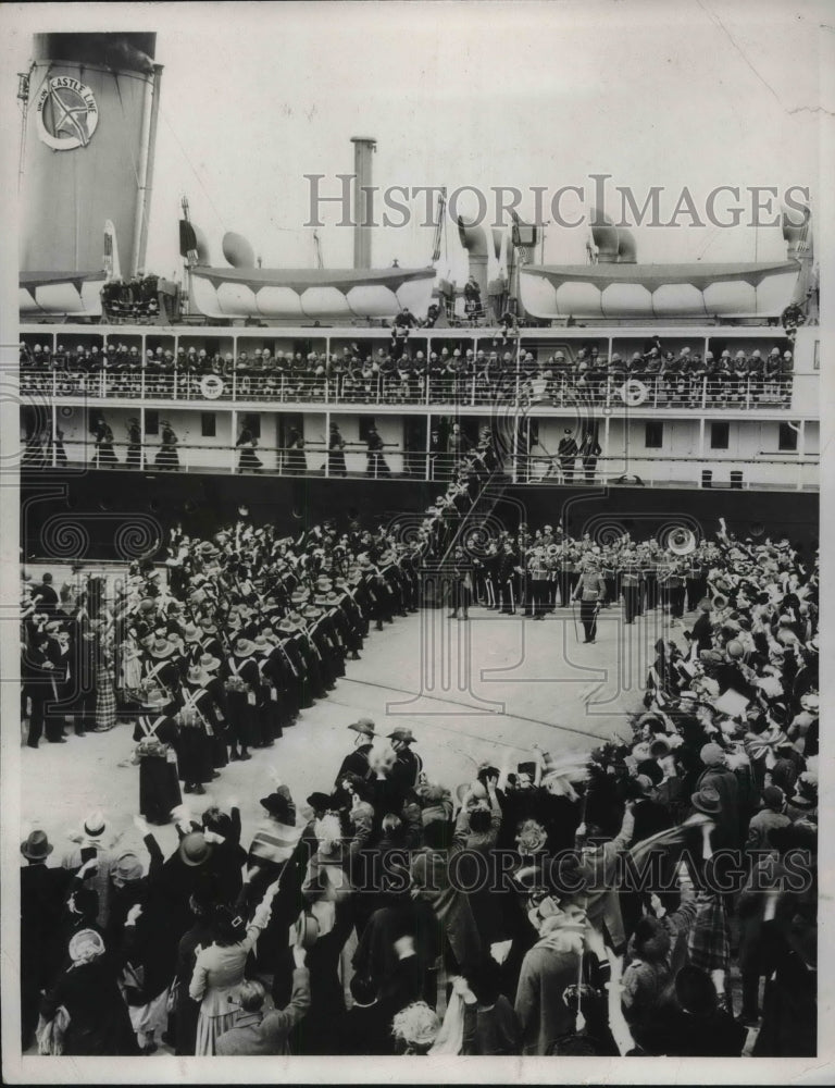 1933 A scene from &quot;Cavalcade&quot; embarkation of troops for the Boer War - Historic Images