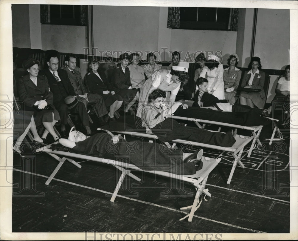1942 Press Photo Red Cross Rest Center, Mabel Griffin, C. Flanders, Mrs. Jamison - Historic Images