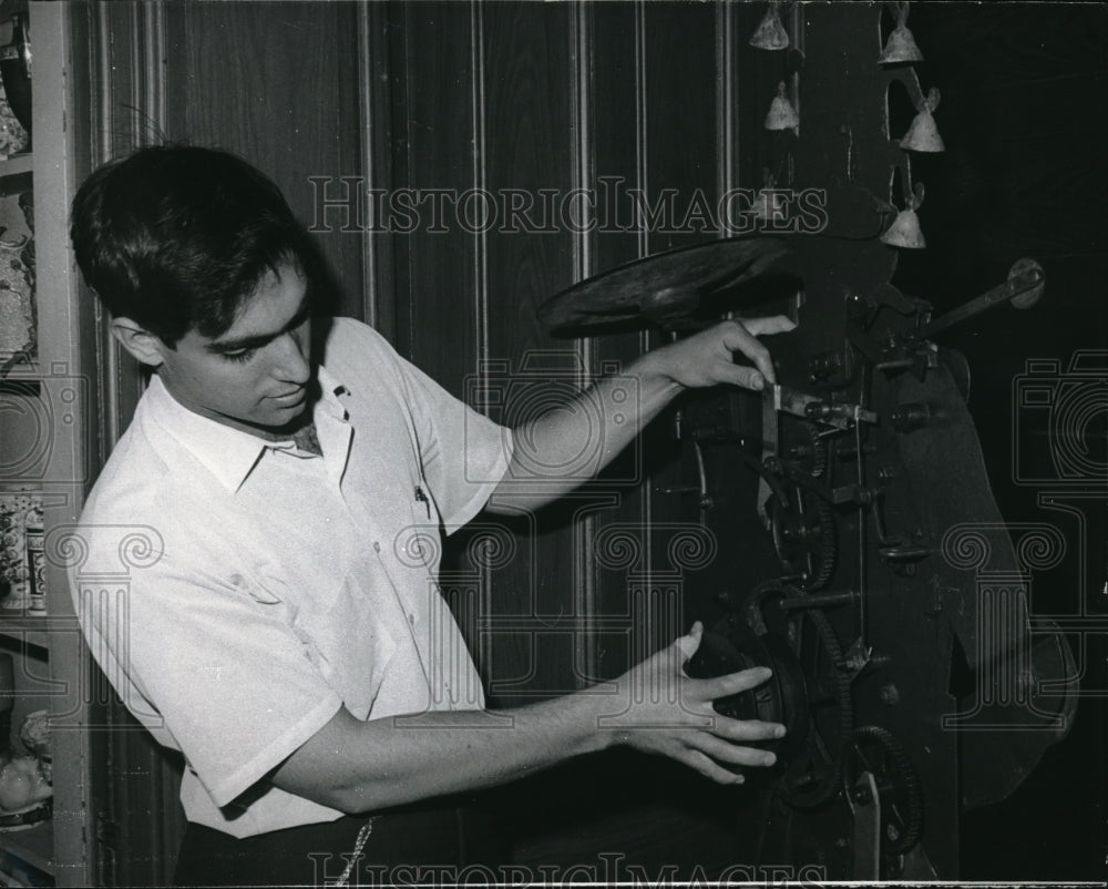 1966 Press Photo Samuel Guttenplan Philosophy Teacher Phd Candidate - Historic Images