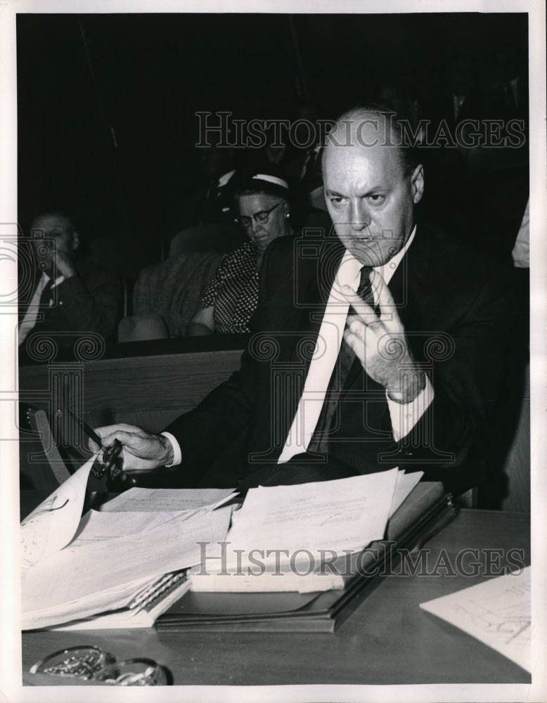 1959 Press Photo Mr Don Hyde during subway hearing-Historic Images