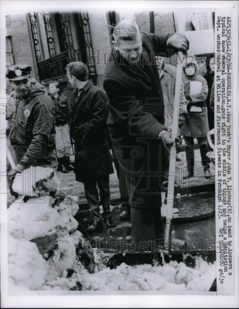 1966 Mayor John Lindsey of NYC inspects snow removal ops  - Historic Images