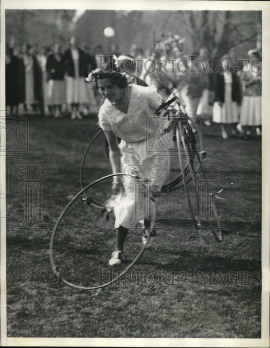 1934 Sara Miles of Baltimore MD Crowned Queen of the May-Historic Images