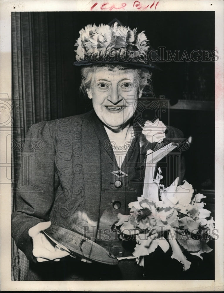 1946 Press Photo Famed Nursing Educator &amp; Leader Annie Goodrich Honored - Historic Images