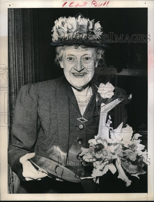 1946 Press Photo Famed Nursing Educator & Leader Annie Goodrich Honored - Historic Images