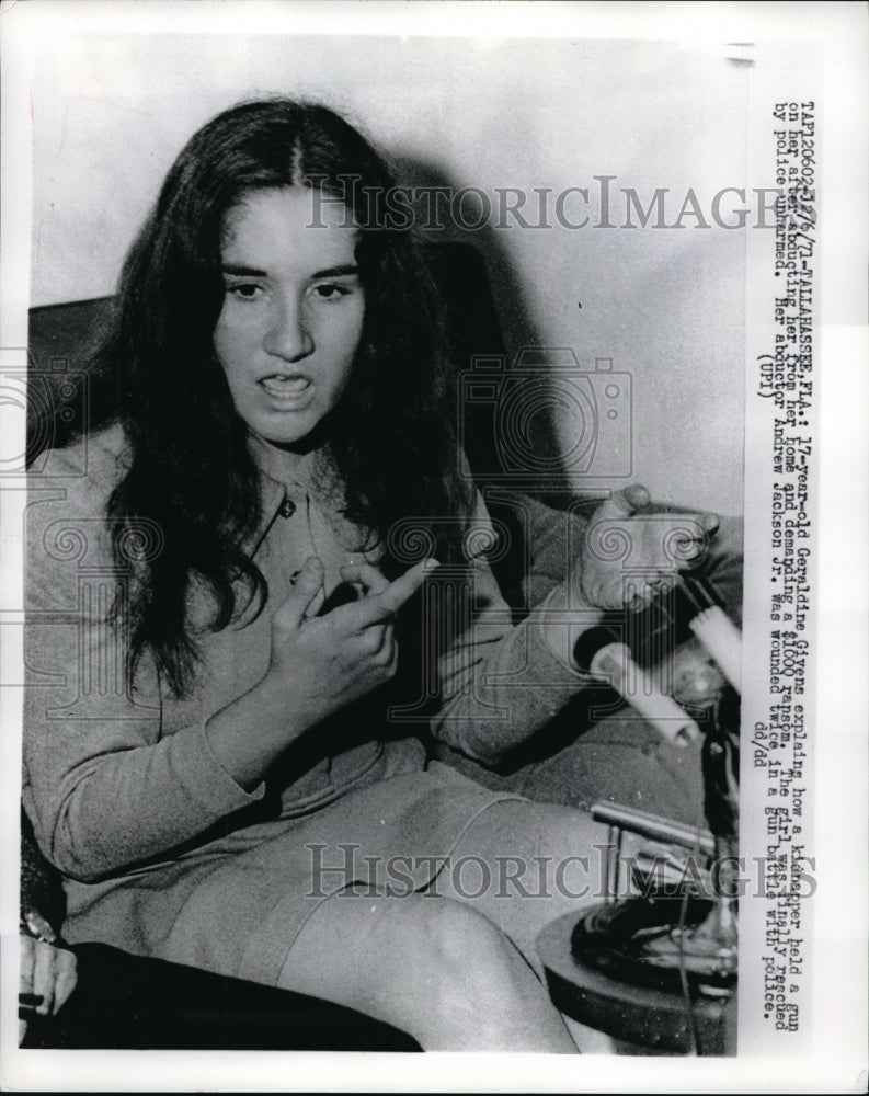 1971 Press Photo Geraldine Givens, 17, explains how kidnapper held gun to her-Historic Images