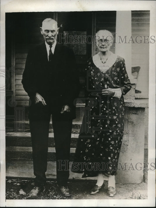 1932 Jacob Green and Mittie Mathis, twins, celebrate 79th birthday - Historic Images
