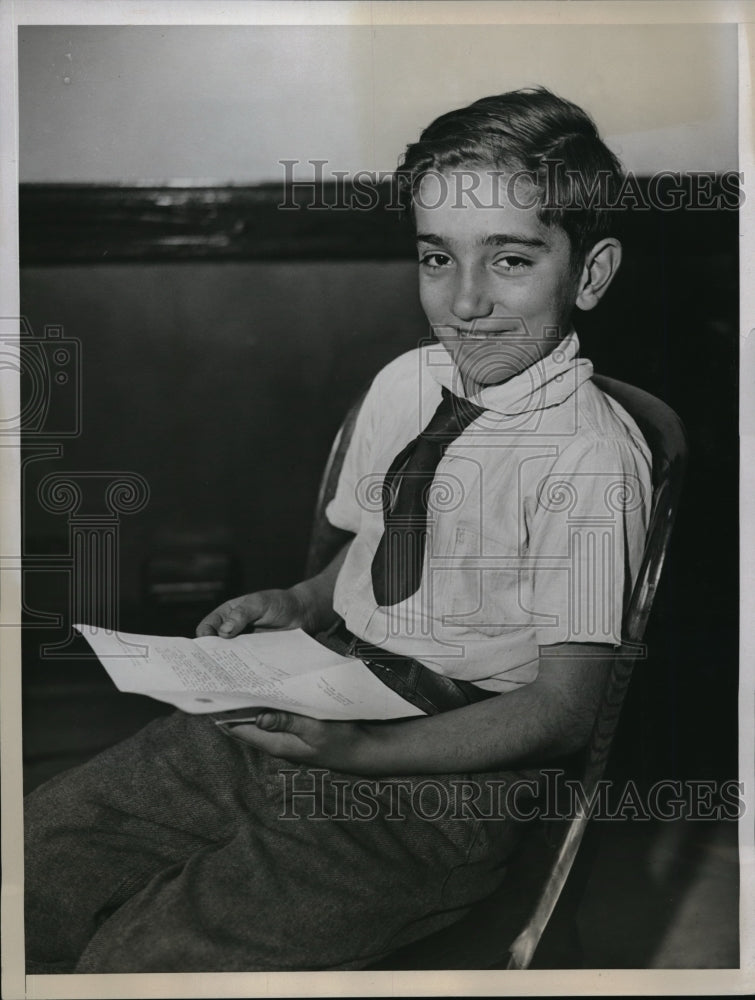 1933 Press Photo Adolph Gioio Jr. with letter received from Governor Moore - Historic Images