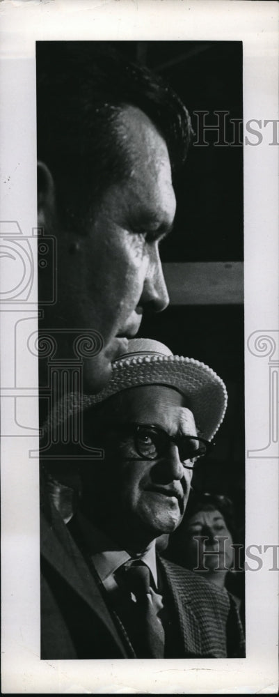 1969 Mr Hughes & Mr Stillman at political convention - Historic Images