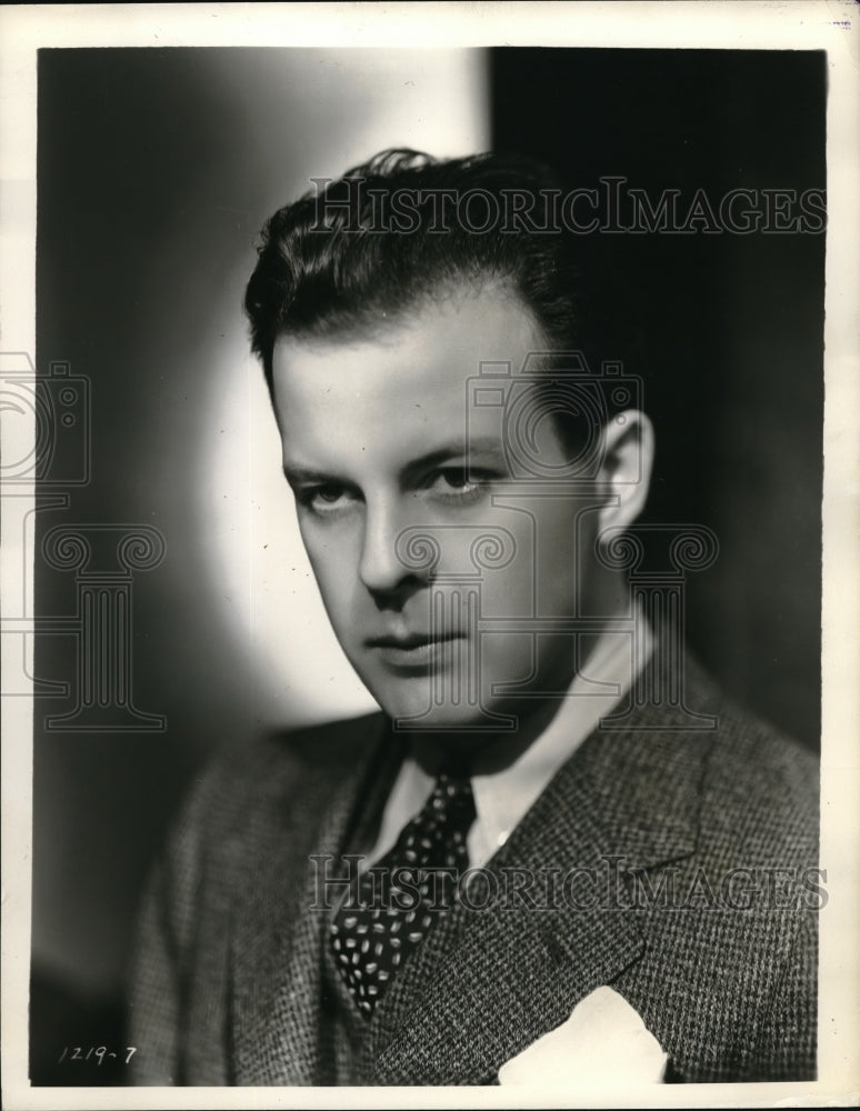 1936 Carlyle Stevens, CBS announcer & fiction author - Historic Images