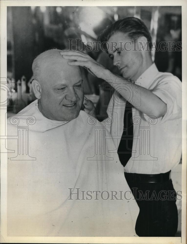 1938 Barber George Hudson shave head of Roy Warlicki, Chickasha, Ok - Historic Images