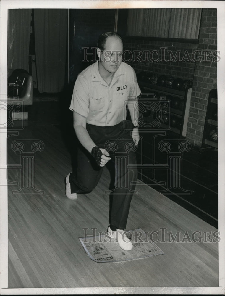 1966 Press Photo Bowling technique demonstrated by Billy Wadu - Historic Images