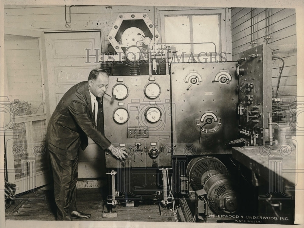 1926 Press Photo Dr Harvey C Hayes, physicist at Bureau of Navy Engineering - Historic Images