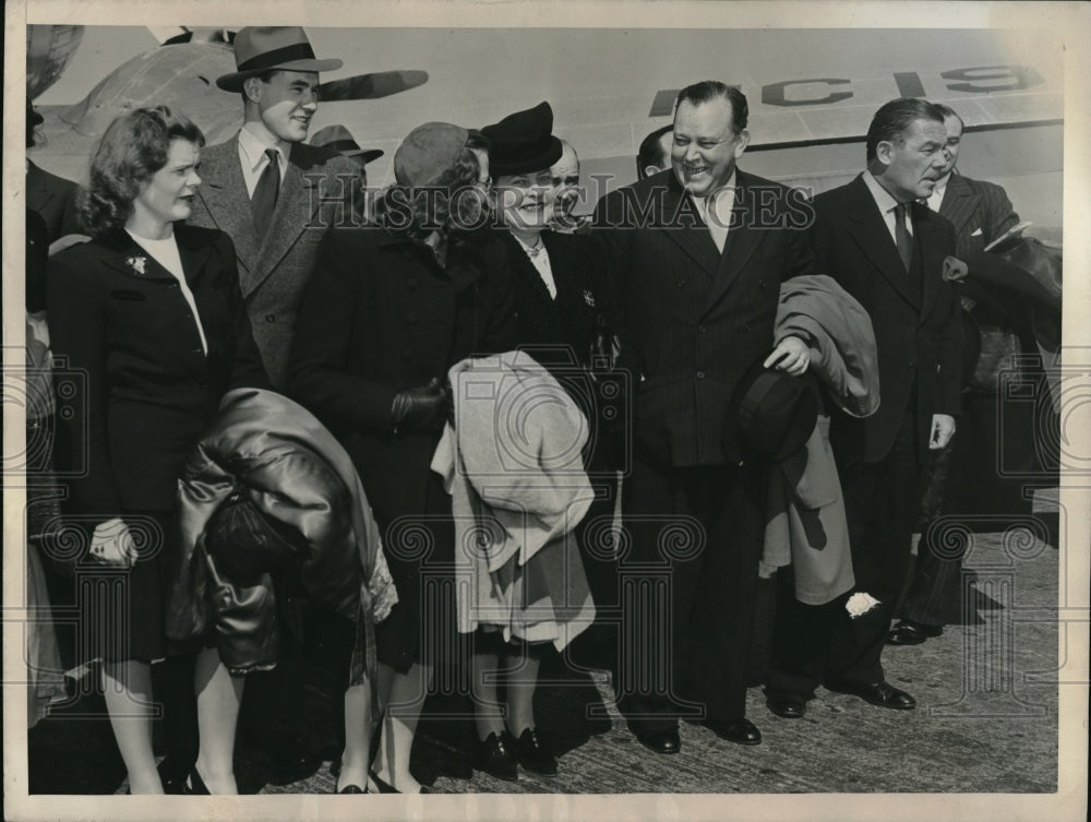 1946 UN Secretary General Trygve Lie &amp; His Family Arrive In New York - Historic Images