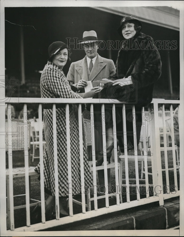 1933 Mr &amp; Mrs Nil Florman &amp; Mrs Rbt Stone at Belmont Park, NY - Historic Images