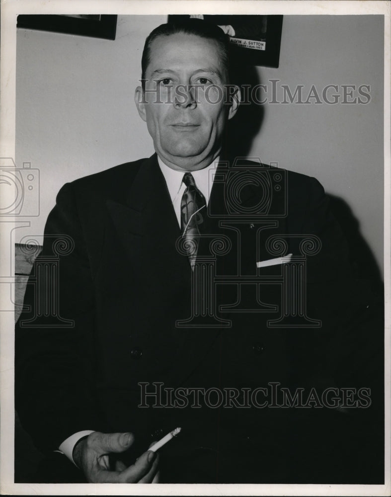 1954 Press Photo Cleveland, Ohio Inspector Mike Blackwell - Historic Images