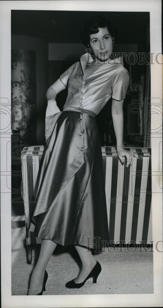 1949 Press Photo Margaret Newman Models New Candy Pink & Mulberry - Historic Images