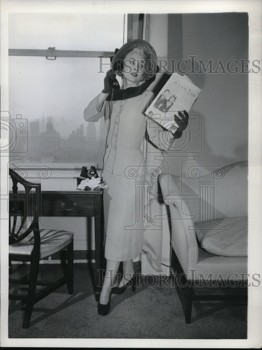 1950 Model wearing 1950 fashions-Historic Images