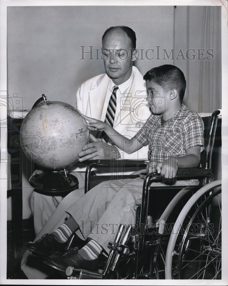 1961 Press Photo Alvaro Lizarraga, muscular dystrophy victim from Yucatan - Historic Images