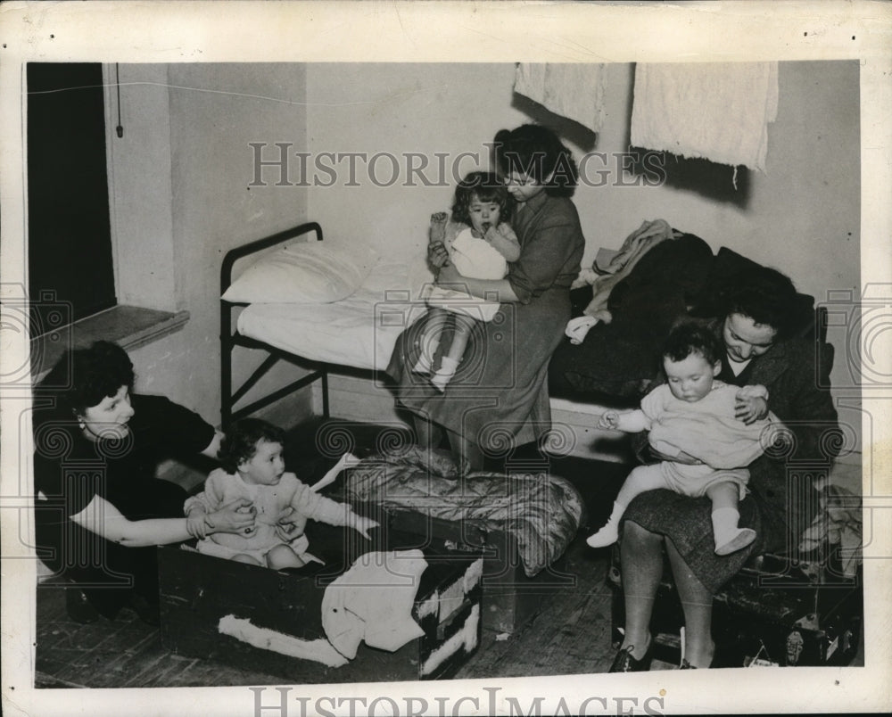 1946 Press Photo Tidworth, England US trops British brides & kids,Mrs R Meyer-Historic Images