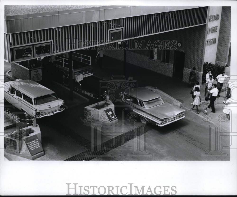 1968 US Dept of Agri inspection at border crossings-Historic Images