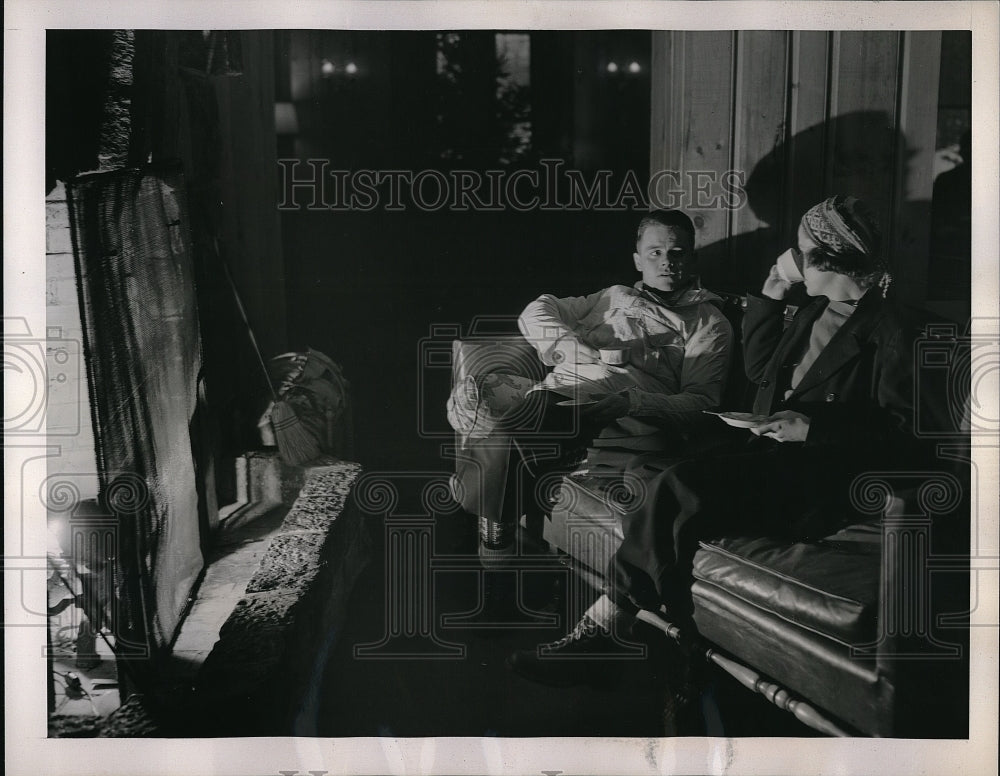 1939 Press Photo Joseph Fullerton and Wife Enjoy Tea in Front of a Warm Fire-Historic Images