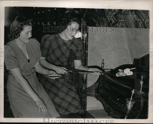 1939 Press Photo Wash.D.C. maude A Metcalf, Marie Rinck work for Sen. S Downey-Historic Images