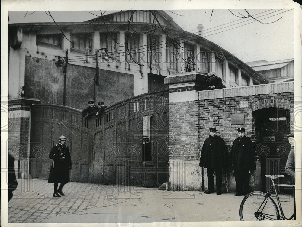 1938 Police &amp; Mobile Guards On Duty At One Of The Principal Paris-Historic Images