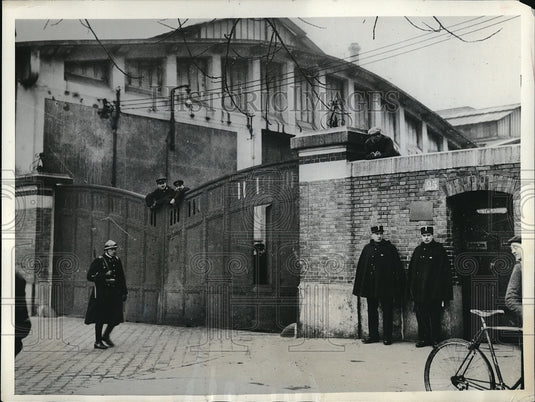 1938 Police & Mobile Guards On Duty At One Of The Principal Paris-Historic Images