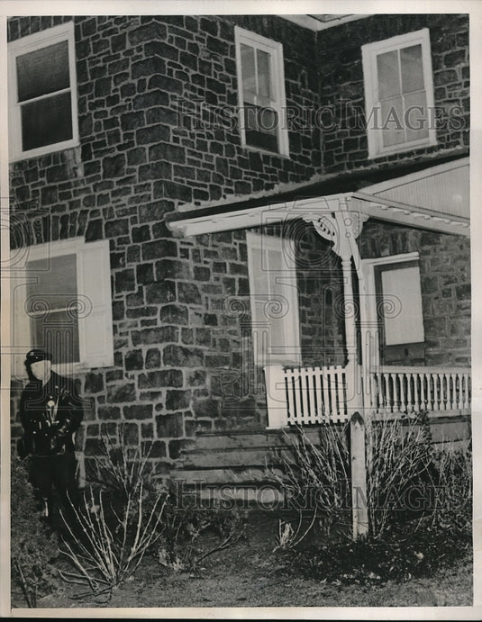 1940 Press Photo Girl shot in heart while studying in bedroom Philadelphia PA-Historic Images
