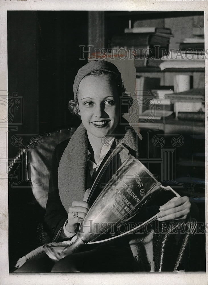 1933 Carnival Queen Irene Helm holding her cup  - Historic Images