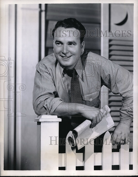 1946 Press Photo John Faulk in Johnny's Front Porch - neb48373 - Historic Images