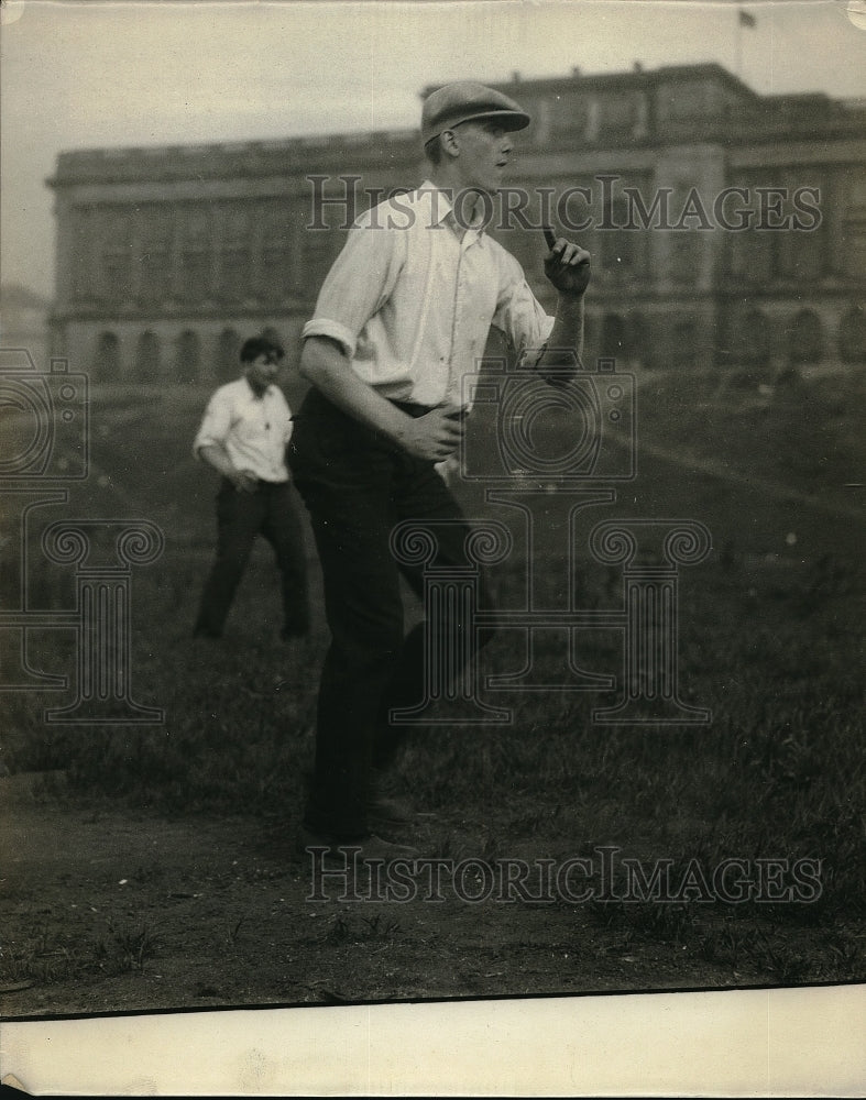 1926 Press Photo An unidentified man - Historic Images