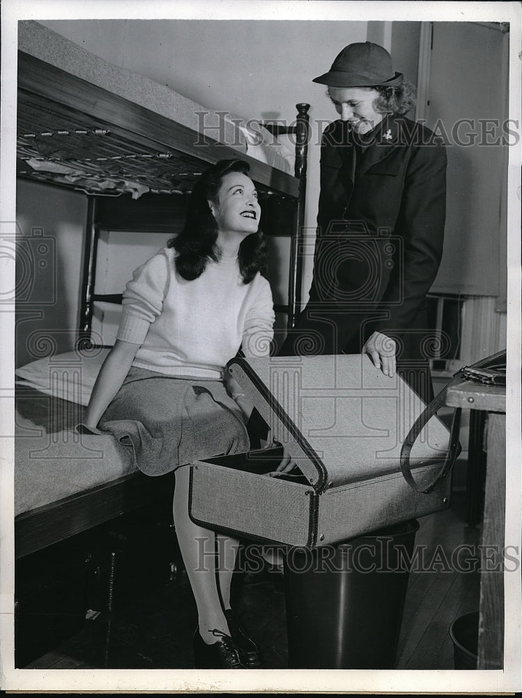 1942 Press Photo Madison, Wis. Edith K Gould, Emily B Saltonstall at Univ of Wis-Historic Images