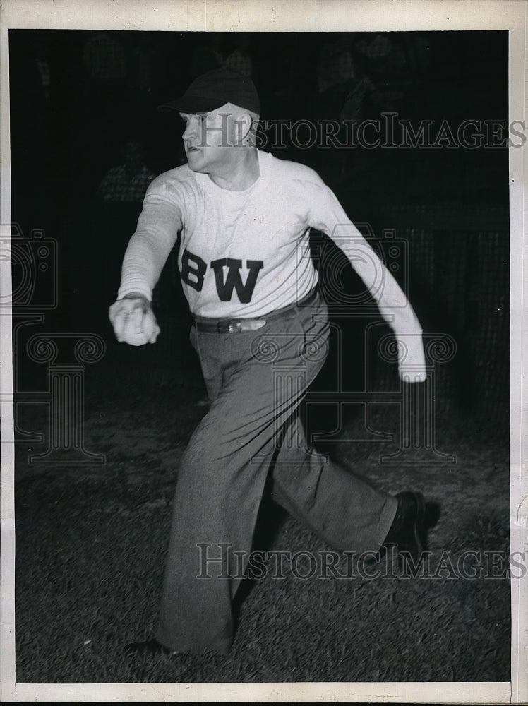 1945 Press Photo NYC, Henry Meyer, pitcher for Broken Wings team-Historic Images