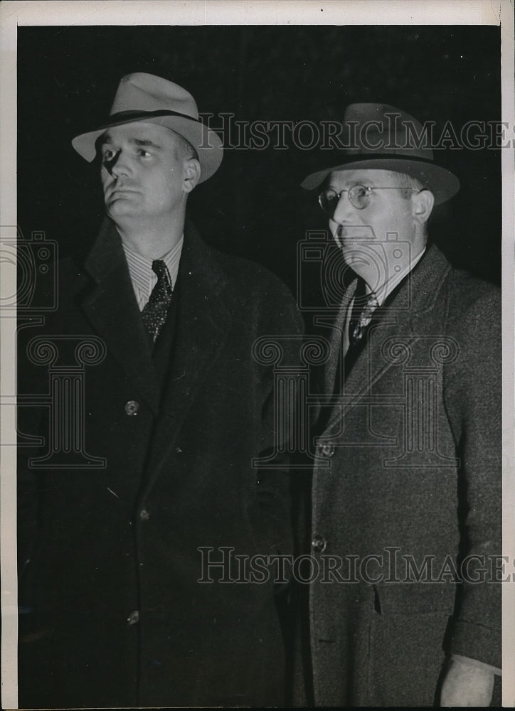 1937 Wm Wegnecke, Richard Dudley, Insurance agents track ransom - Historic Images