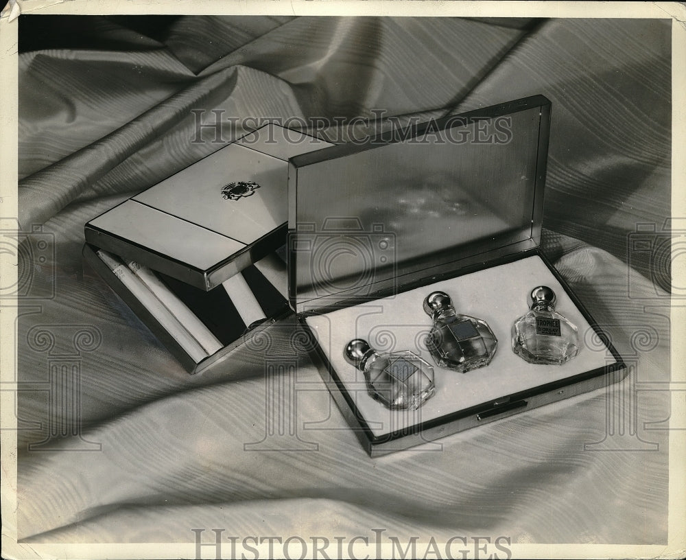 1937 Press Photo Bottles of perfume on exhibit - neb48561 - Historic Images