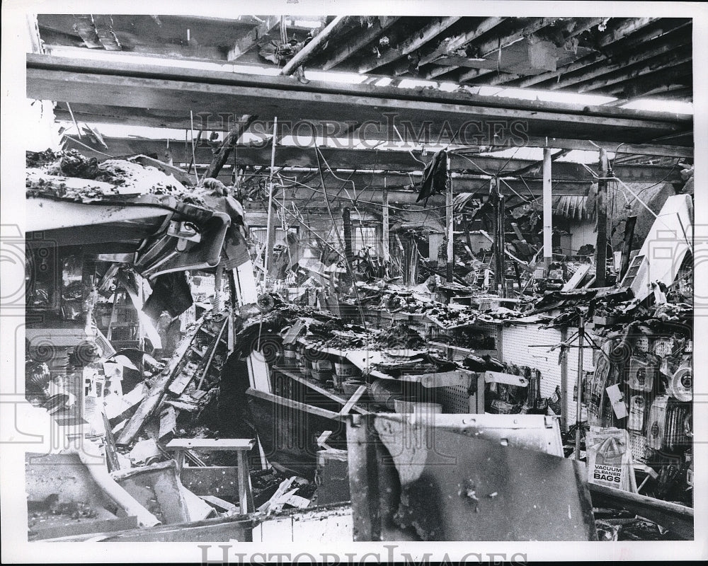 1938 Press Photo S&amp; S tru Value store destroyed by tornado in Ohio - neb48574 - Historic Images