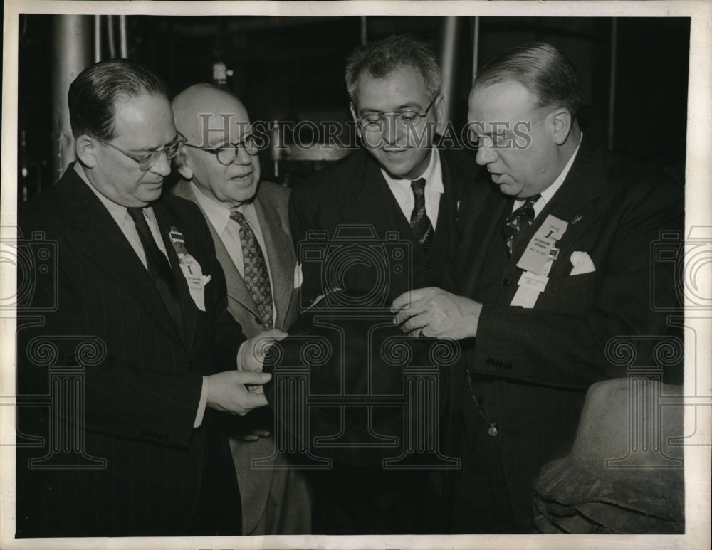 1944 Press Photo Hat Corp. of America, R. Aguilar, F. Montgomery, S. Bueno-Historic Images