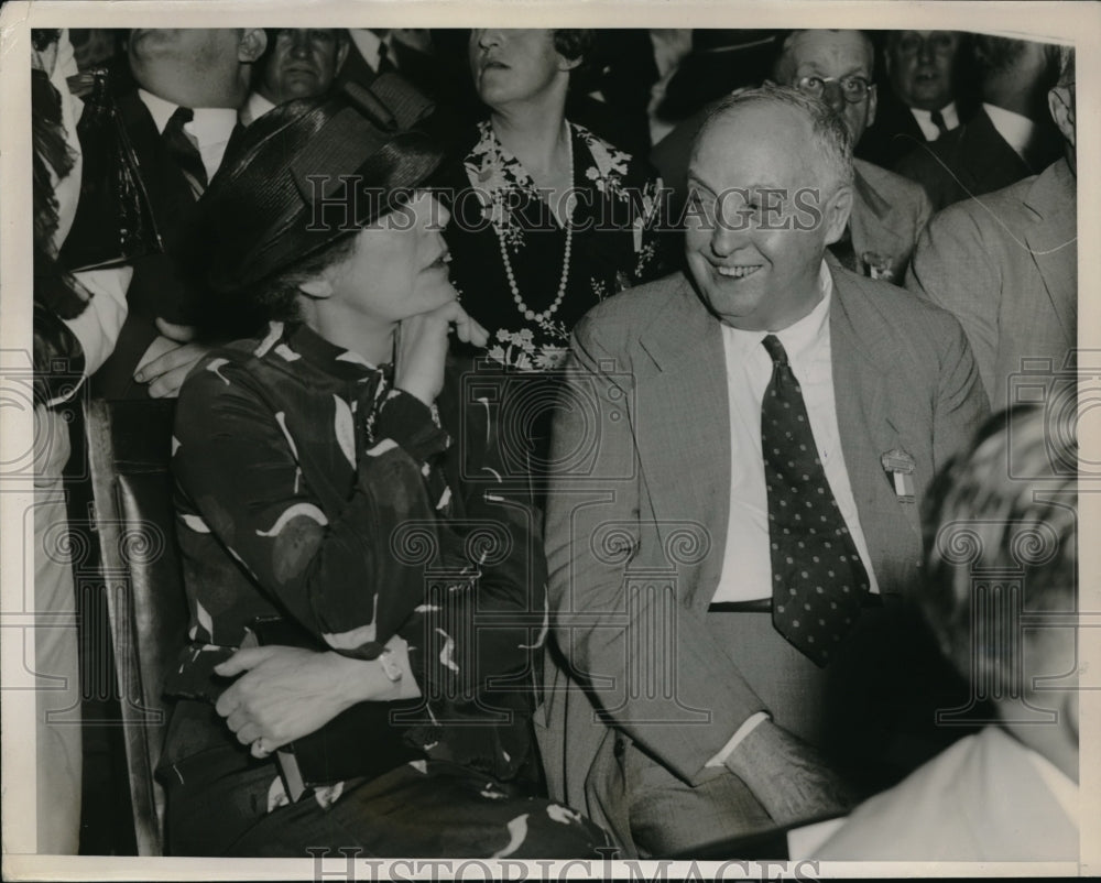 1936 Press Photo Alice Roosevelt Longworth Talks With Carmin Thmpson - neb48698 - Historic Images