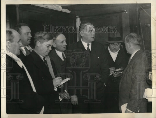 1933 Press Photo NYC, Floyd Gibbons, war correspondent & other reporters - Historic Images