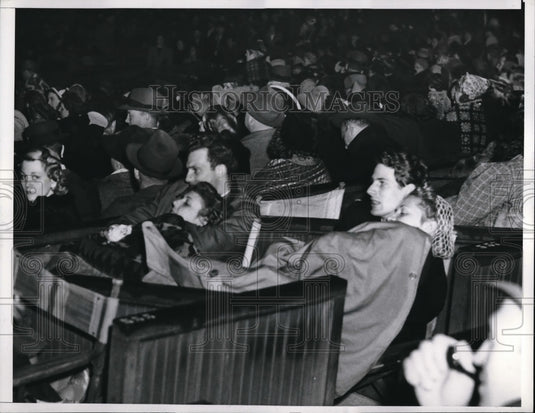 1940 Press Photo Hollywood Bowl in Calif, couples at Easter Sunrise services-Historic Images