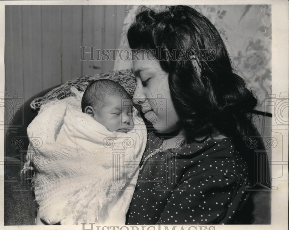 1931 Press Photo San Francisco, Cal. Mrs R P Hernandez, age 13 &amp; baby Sophie-Historic Images