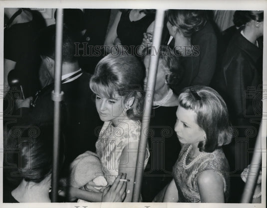 1962 Press Photo Paris, France Ann Fors & Catherine Berger at finishing school-Historic Images