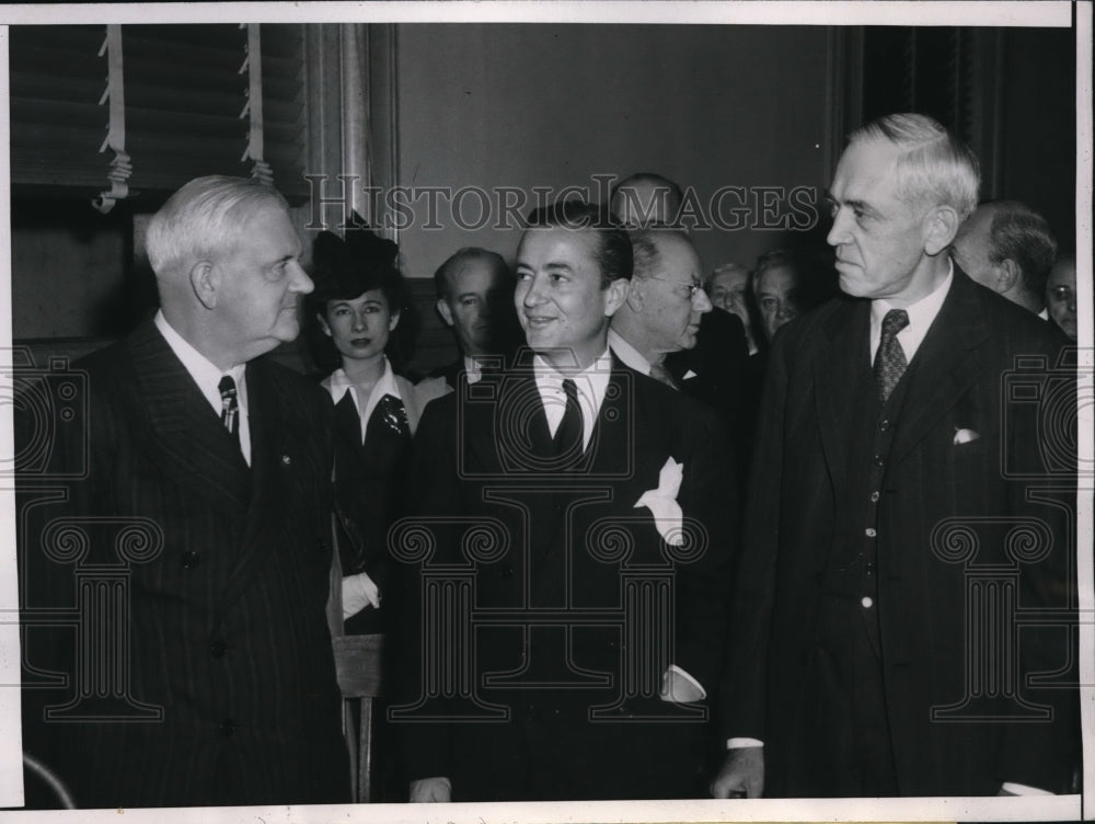 1943 Press Photo Writ Seeks to Bar Roger Lapham as Mayor, Bartley Crum, Harrison - Historic Images